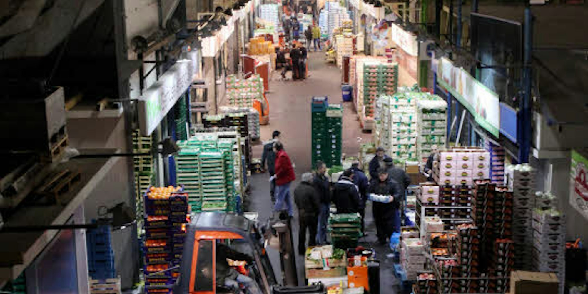Die Händler im Großmarkt in Raderberg klagen über die Informationspolitik der Stadt.