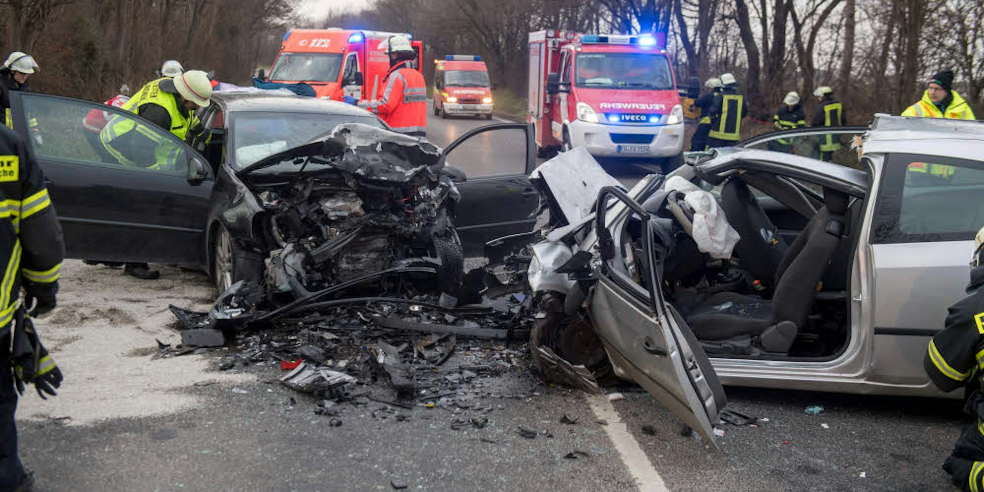 Völlig zerstört wurden die beiden Autos beim schweren Verkehrsunfall auf der L 264 in der Höhe von Frauenberg.