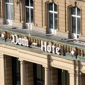 Das sanierungsbedürftige Dom-Hotel steht seit vier Jahren leer.
