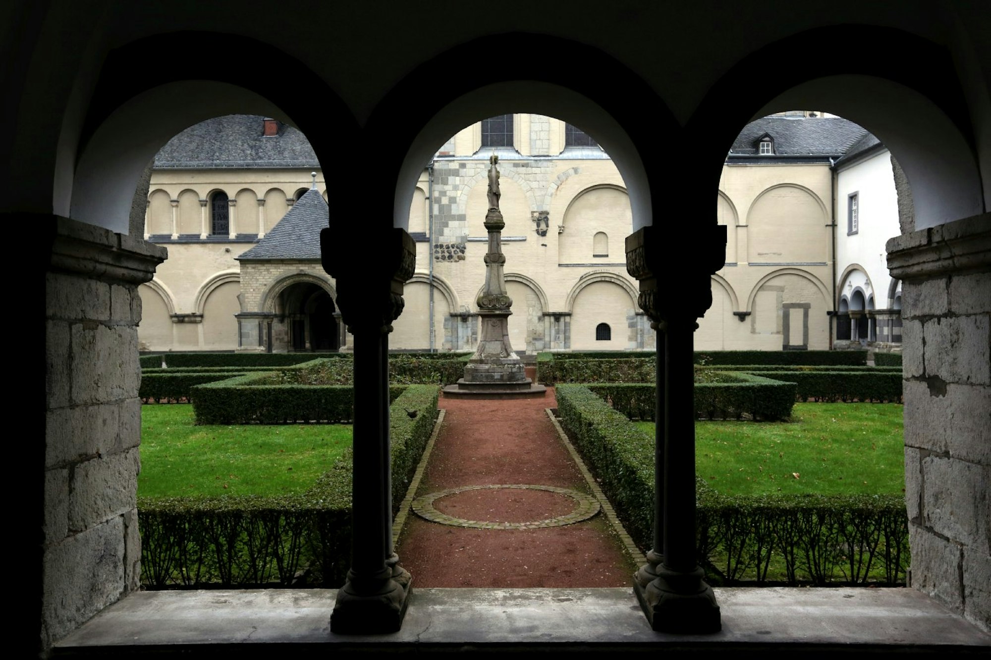 Die Abtei Brauweiler gilt als eine der schönsten Klosteranlagen im Rheinland.