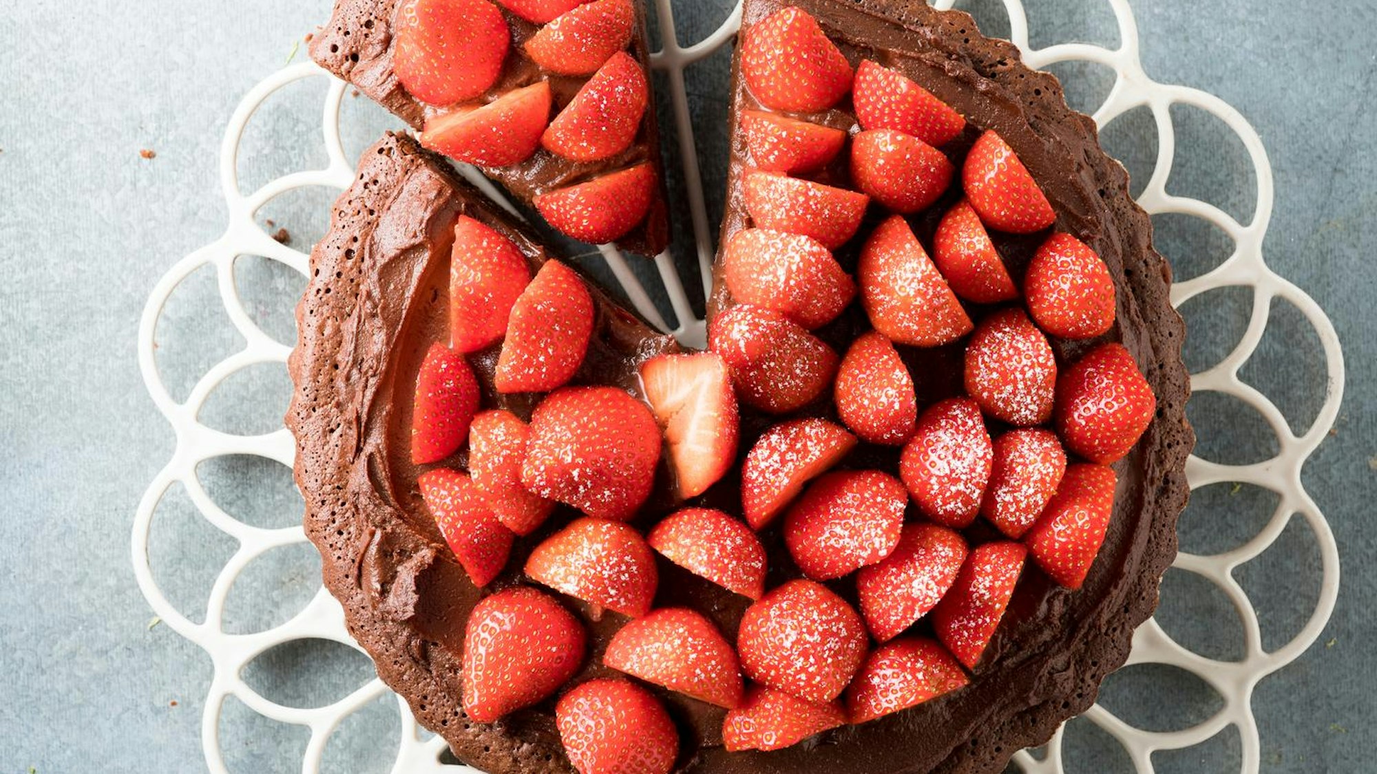 schokoladenkuchen mit erdbeeren