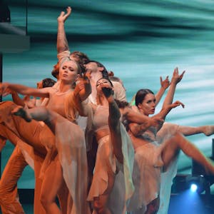 Die Tänzerinnen und Tänzer der JB Dance Company begeisterten das Publikum mit ausgefeilten Choreografien.