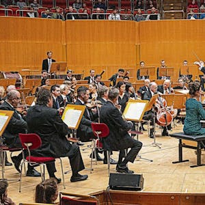 Pianistin Yulianna Avdeeva und Dirigent Stanislav Kochanovsky mit dem Gürzenich-Orchester