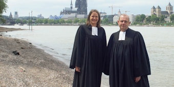 Im Rheinpark werden Pfarrerin Anna Quaas und Pfarrer Mathias Bonhoeffer am 10. Juni um 11 Uhr taufen.