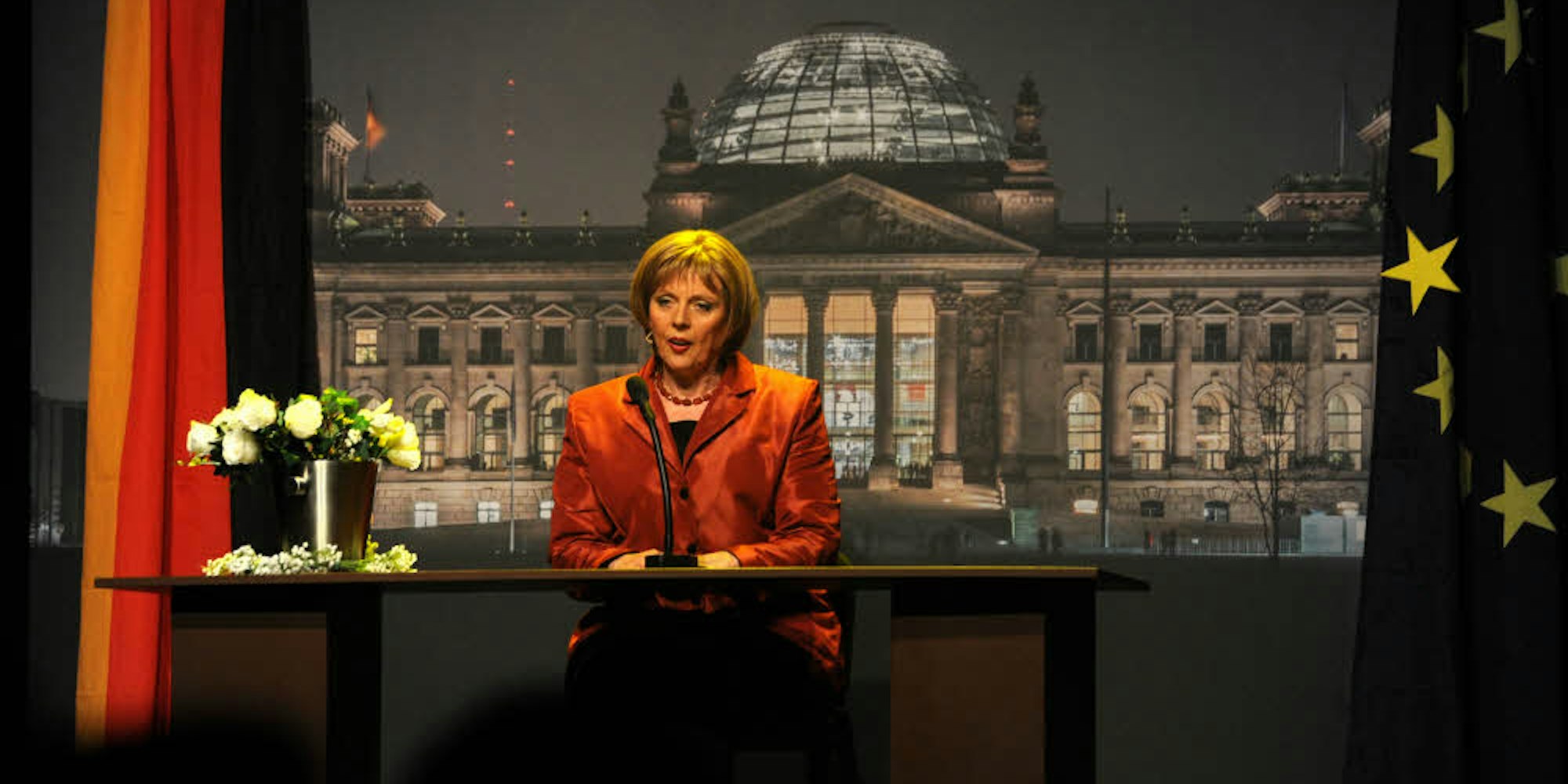 Wenn die TV-Weihnachtsrede aus dem Ruder läuft: Anne Rixmanns großartige „Angela Merkel“-Parodie
