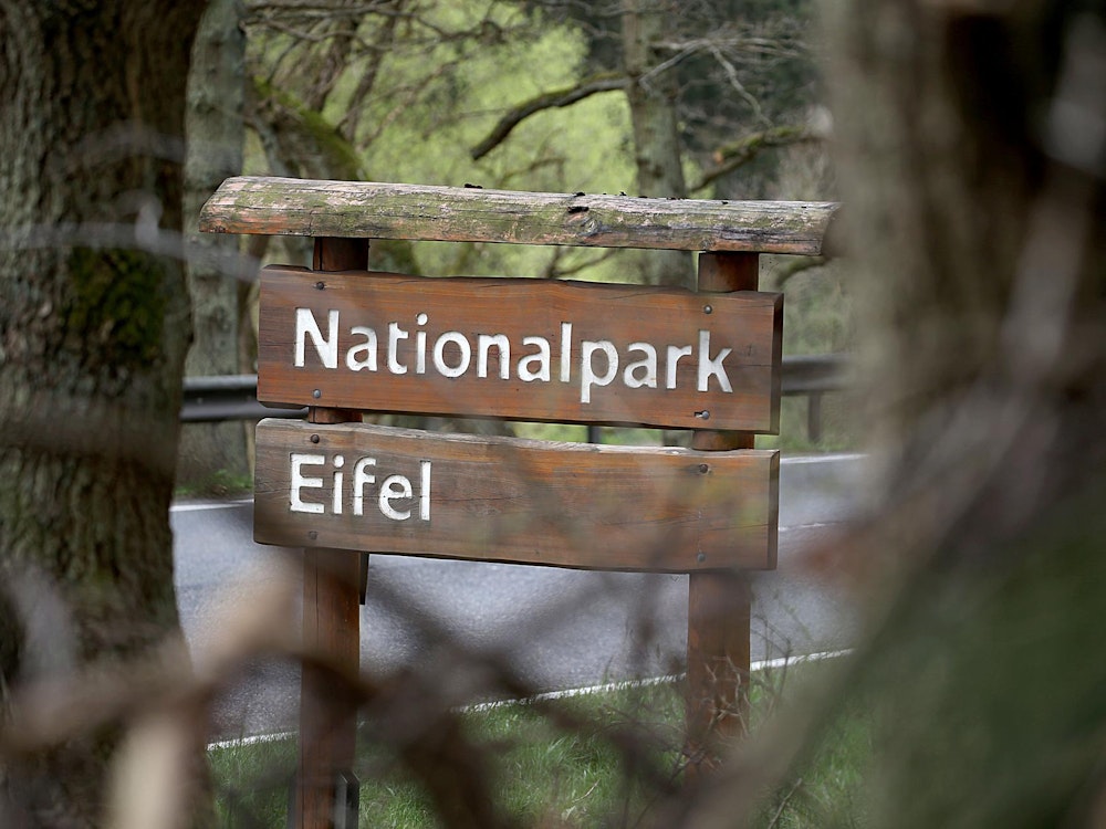 Ein Schild weist auf den Nationalpark Eifel hin (undatiertes Symbolfoto)