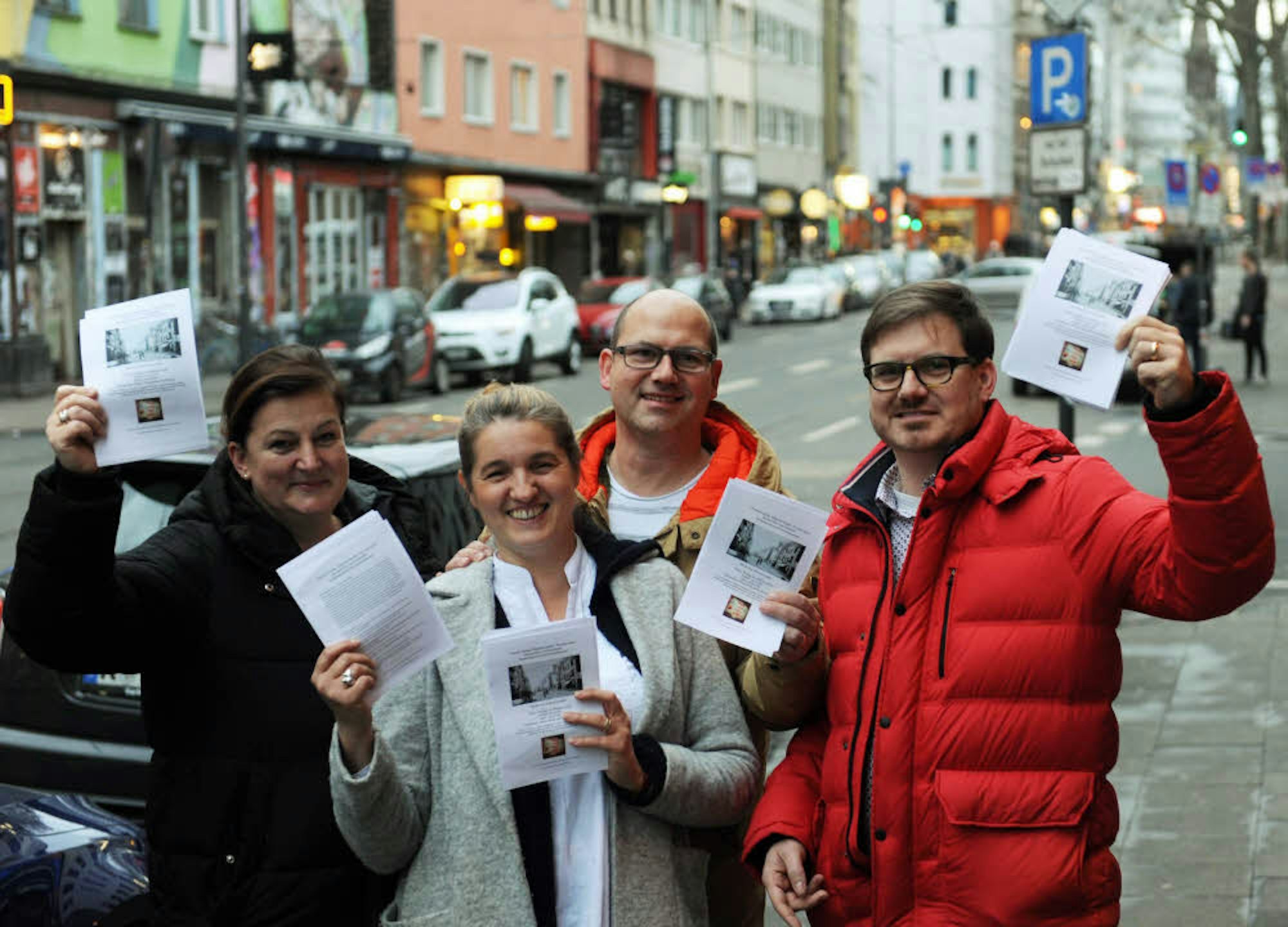 Die Organisatoren der Demo, Maureen Wolf, Ivana Jankovic, Thore Küther und Markus Jennissen (v.l.), wollen Zustände wie am letzten 11.11. rund um die Zülpicher Straße verhindern.