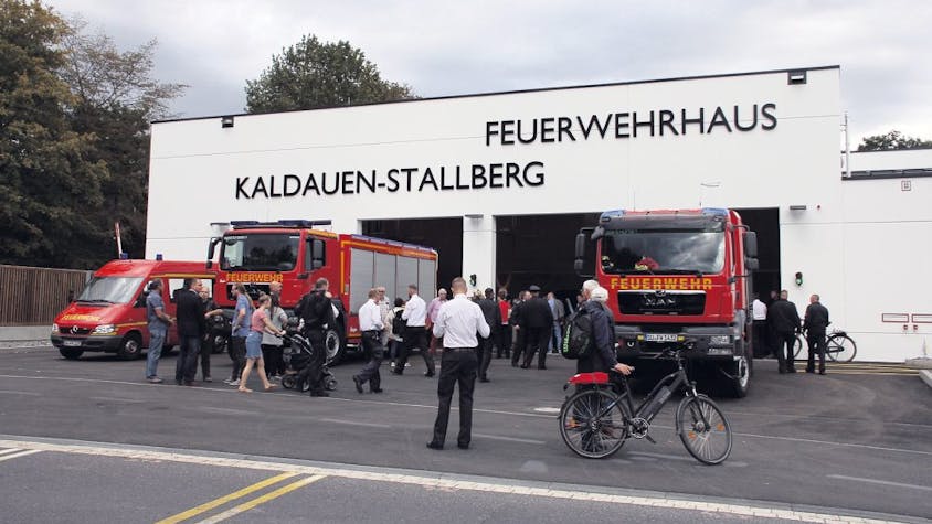 Auf dem alten Kirmesgelände an der Grenze zwischen Kaldauen und Stallberg ist ein modernes Feuerwehrhaus entstanden.