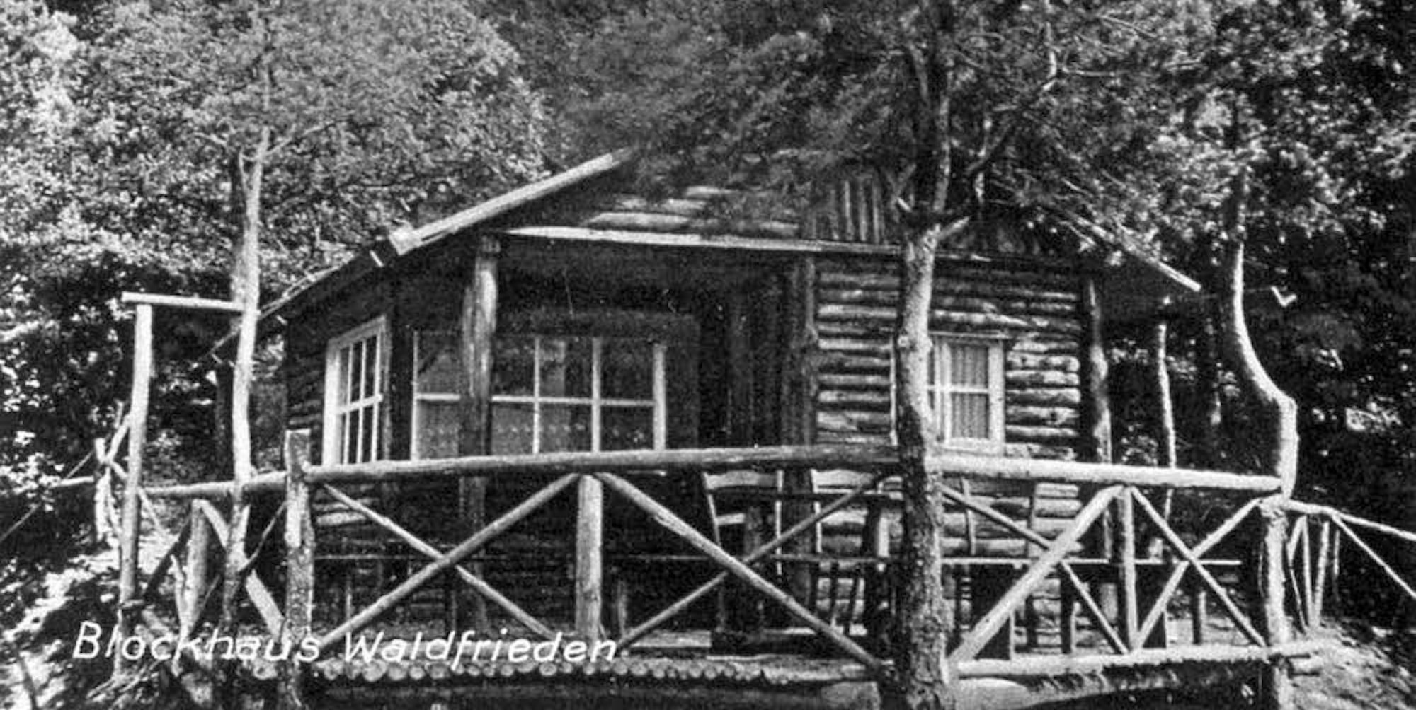 Im Blockhaus „Waldfrieden“ am Ortsrand von Morsbach haben Walter Scheel und seine erste Frau Eva Charlotte zum Ende des Zweiten Weltkrieges gewohnt. Das Haus war im Familienbesitz. 