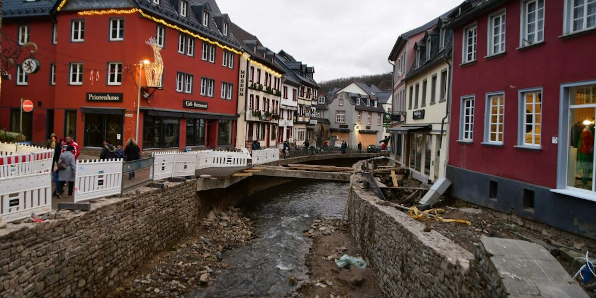 Auch fast fünf Monate nach der Flut sieht man die Schäden in Bad Münstereifel noch deutlich.