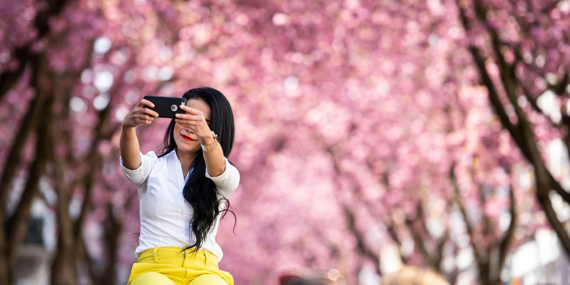 Kirschblüte Bonn Selfie dpa