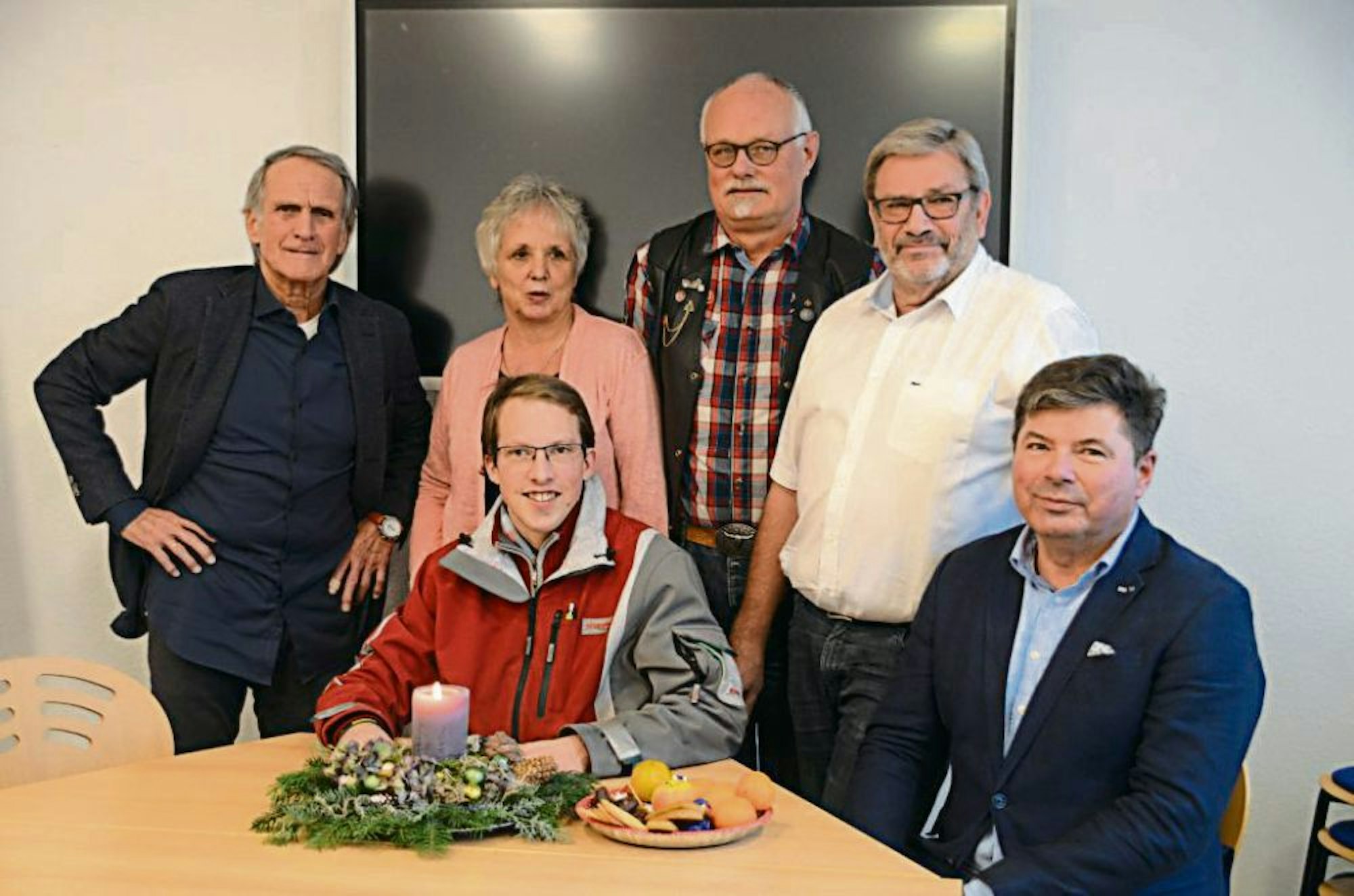 Seit 25 Jahren sammelt Wolfgang Overath (links) Spenden; für den Einsatz bedankten sich (von links) Monika Bähr, Bert Becker, Heinz-Gerd Wiemar, Dr. Werner Christmann und (Mitte) Bjarne Tollmien.