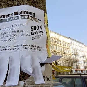 500 Euro Belohnung: Der Wohnungsmangel in Großstädten führt zu extrem hohen Mieten.