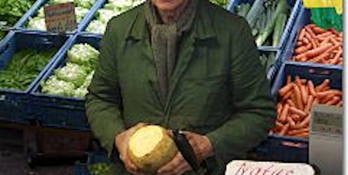 Seit 1948 verkauft der Zündorfer Hans Broicher Obst und Gemüse aus eigenem Anbau auf dem Wochenmarkt in Buchforst. Seine Kunden berät er gerne in Ernährungsfragen.