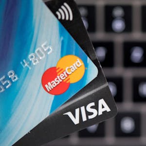 Online-Einkäufe zahlen viele bequem mit der Kreditkarte