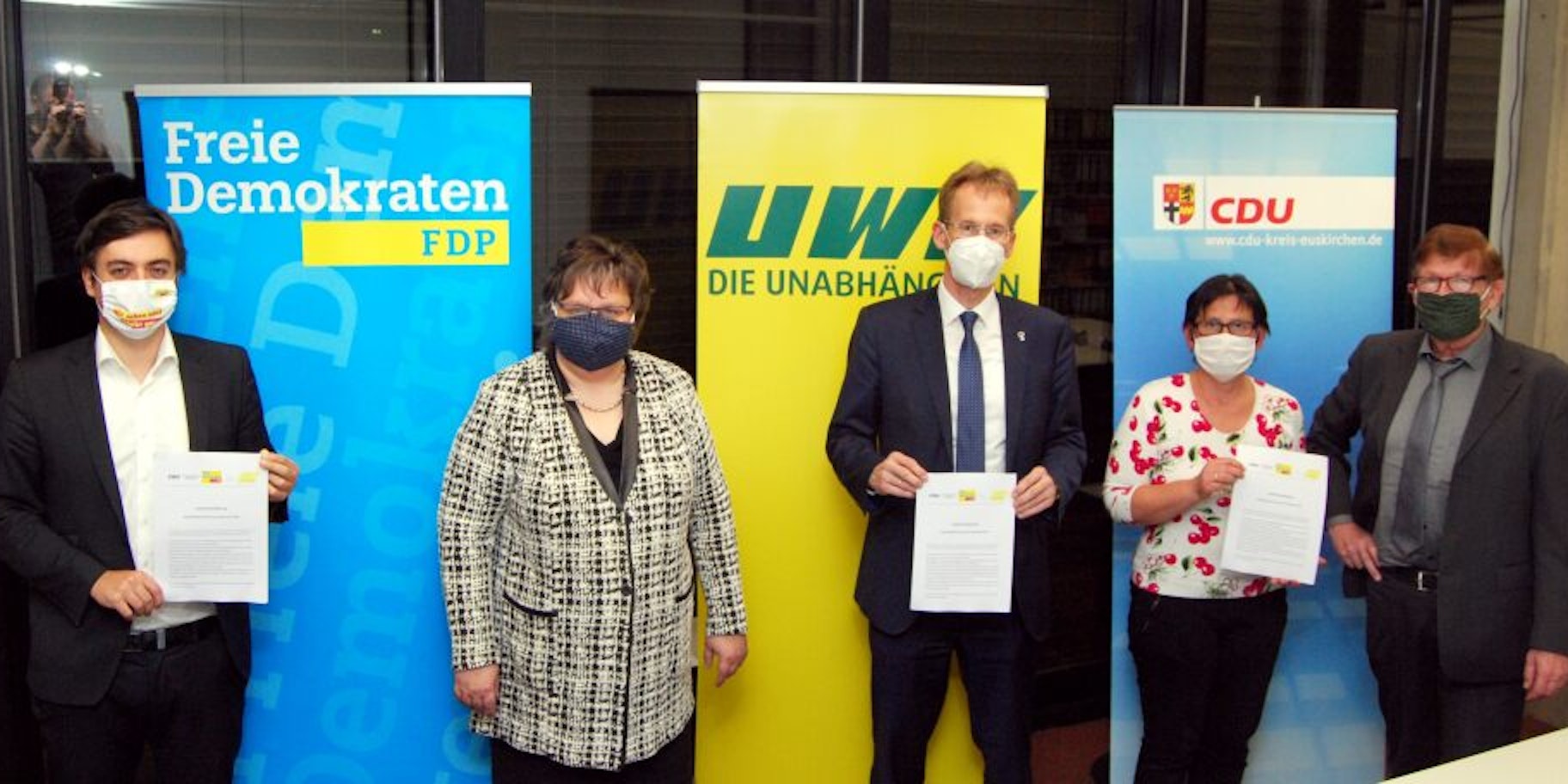 Die Listenvereinbarung unterzeichneten Frederik Schorn (v. l./FDP), Ute Stolz und Detlef Seif (CDU) sowie Susanne Daniel und Franz Troschke (UWV).