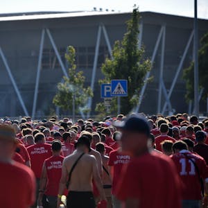 FC Fans vor dem Stadion