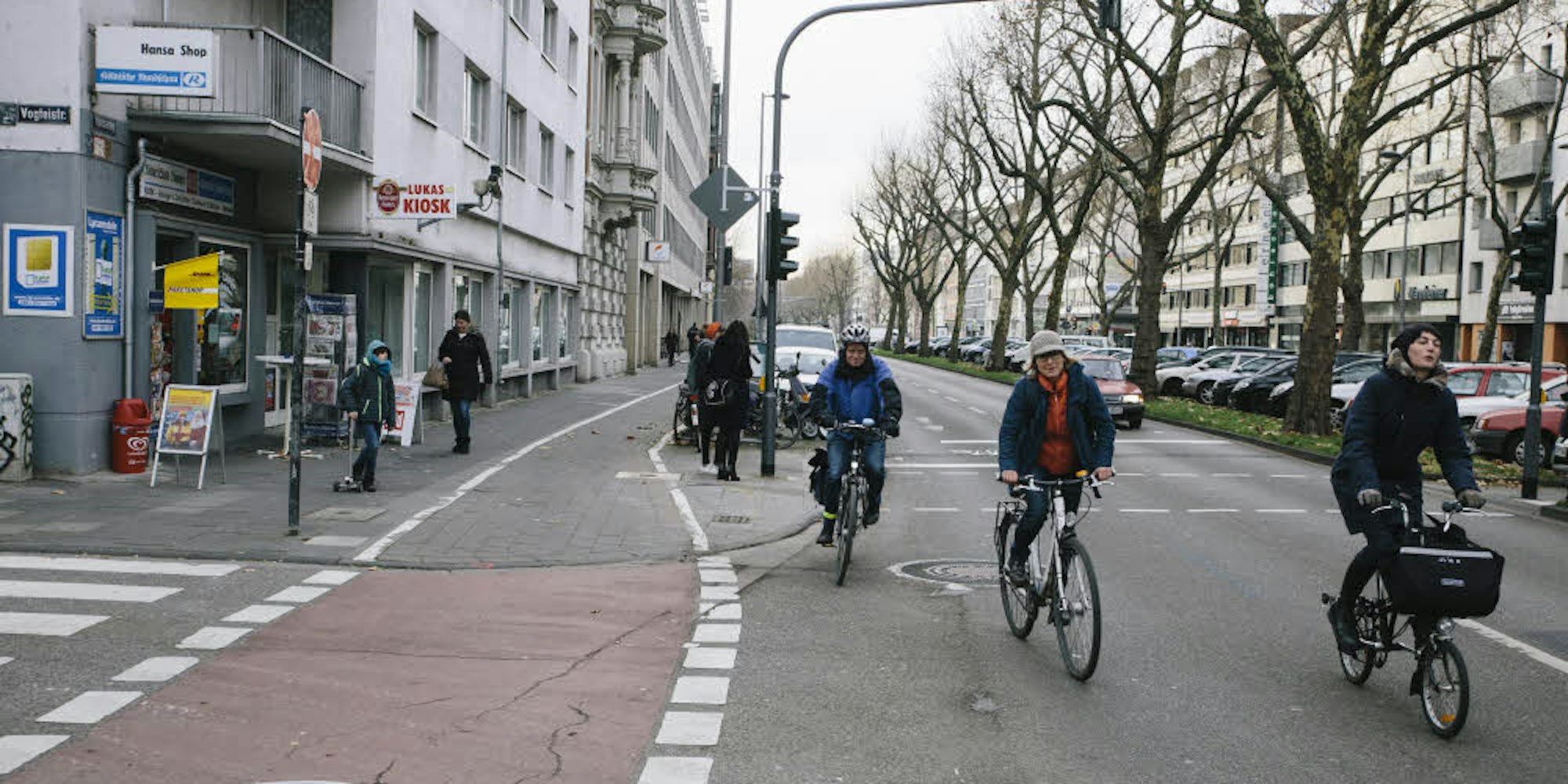 Radler auf den Kölner Ringen haben zu kämpfen, ganz gleich, ob sie Radwege nutzen oder die Straße.