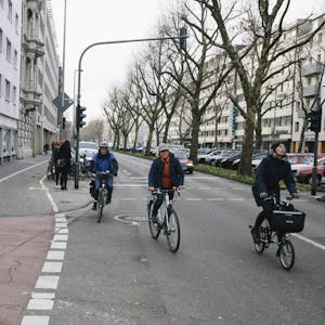 Radler auf den Kölner Ringen haben zu kämpfen, ganz gleich, ob sie Radwege nutzen oder die Straße.