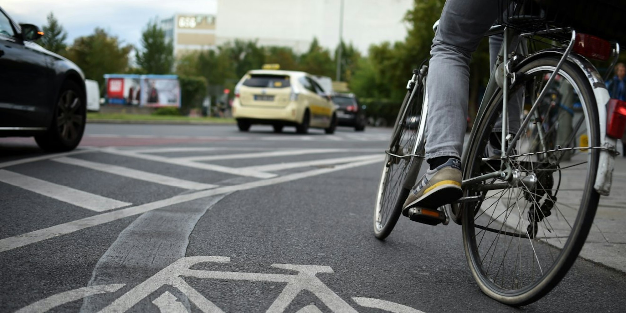 Der Straßenverkehr funktioniert nur dank zahlreicher Regeln und Verbote. Was Radfahrer dürfen und was nicht.