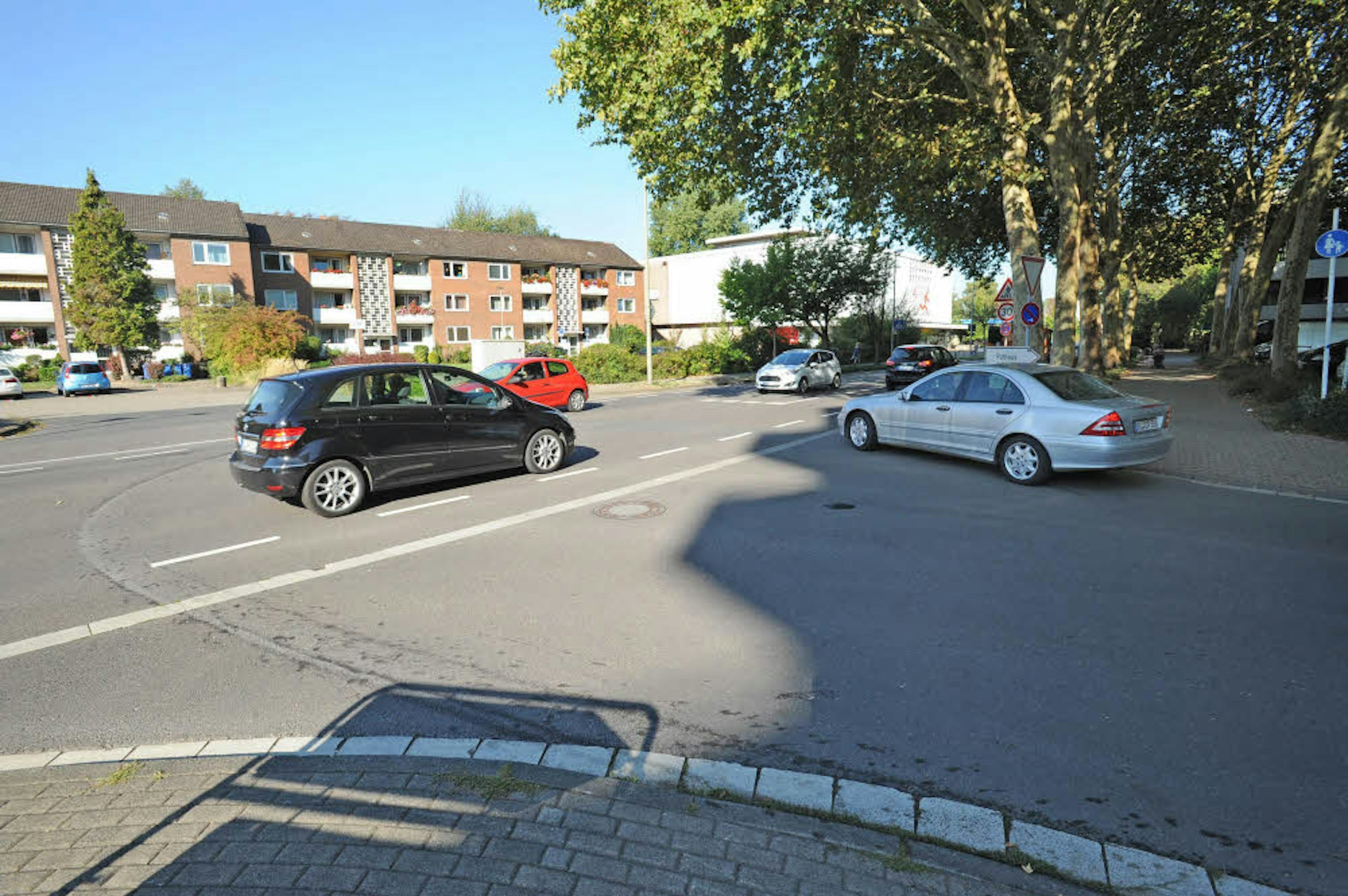 An der Einmündung Am Büscherhof soll auf der Neukirchener Straße ein weiterer Kreisverkehr gebaut werden.