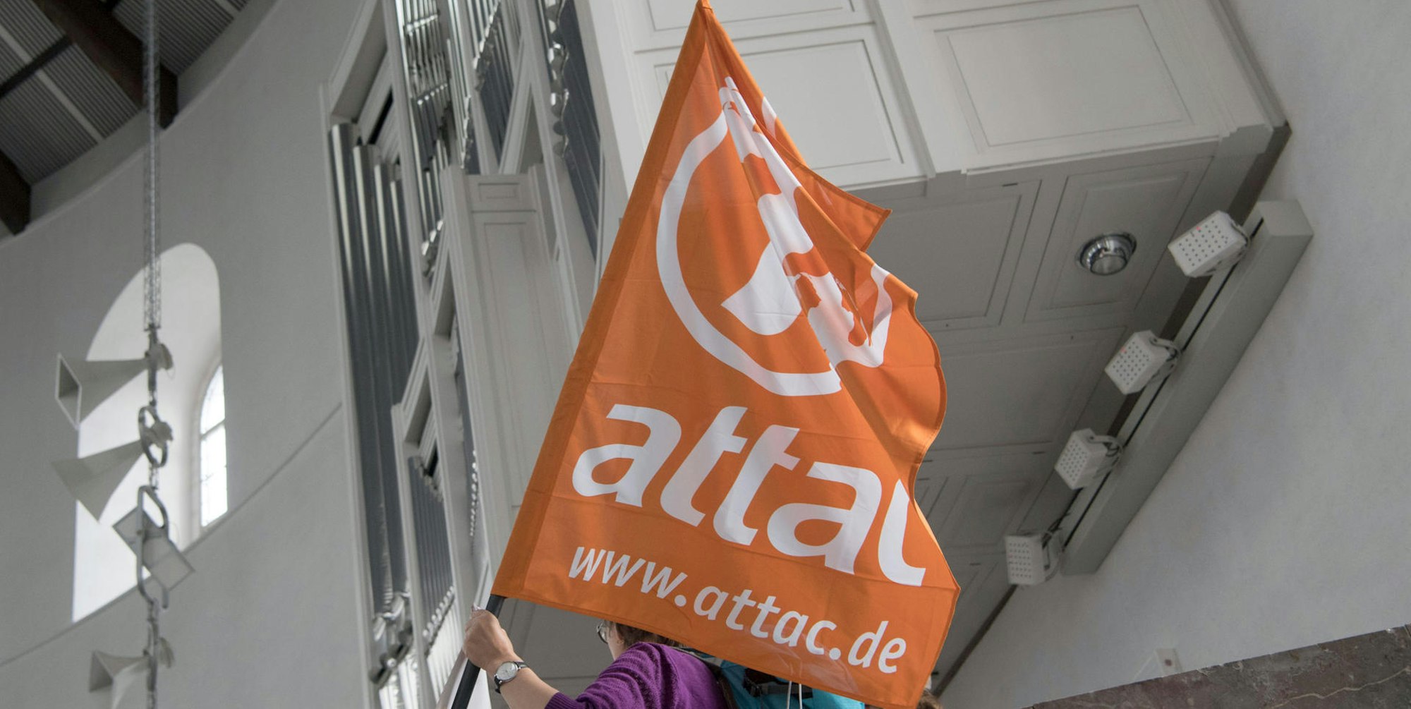 Eine Fahne von Attac