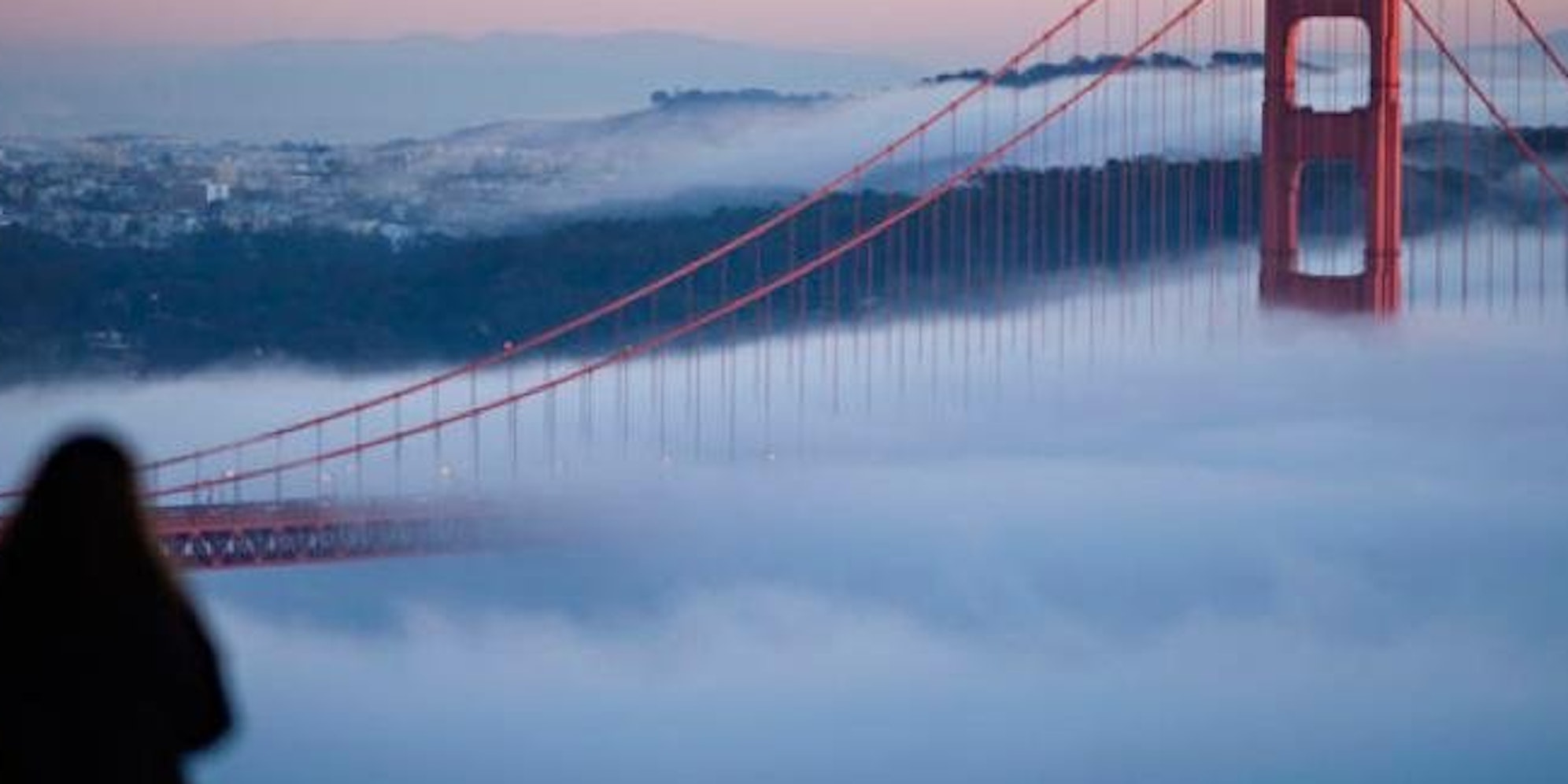 Es gibt Menschen, die führen Beziehungen mit Dingen. Eine Frau liebt zum Beispiel die Golden Gate Bridge in San Fransisco.