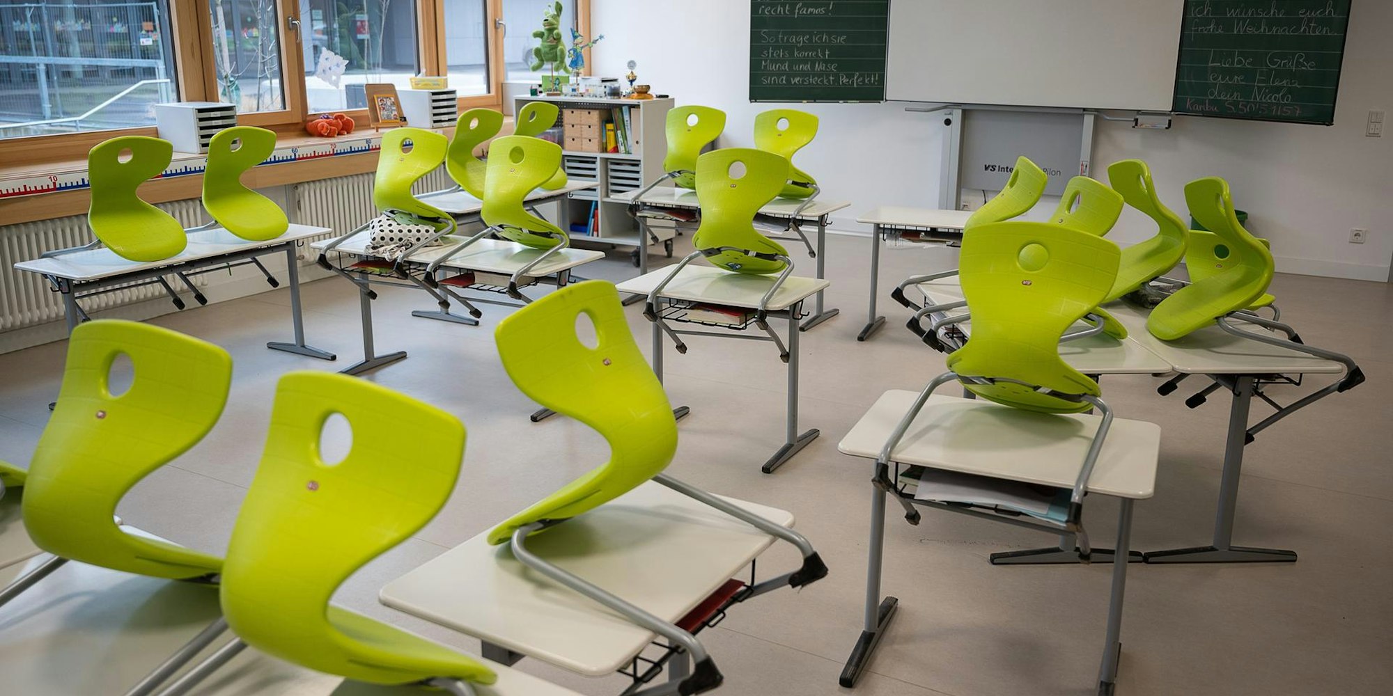 Schule-Stühle