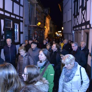 150 Menschen nahmen am Schweigemarsch durch Bad Münstereifel teil.