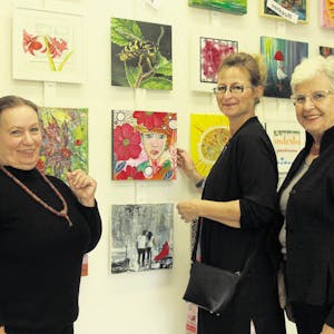 Die Organisatorinnen: (v.l.) Ursula Novotny-Schmandt, Ulrike Biermann und Gudrun Schwellenbach von der Ateliergemeinschaft.