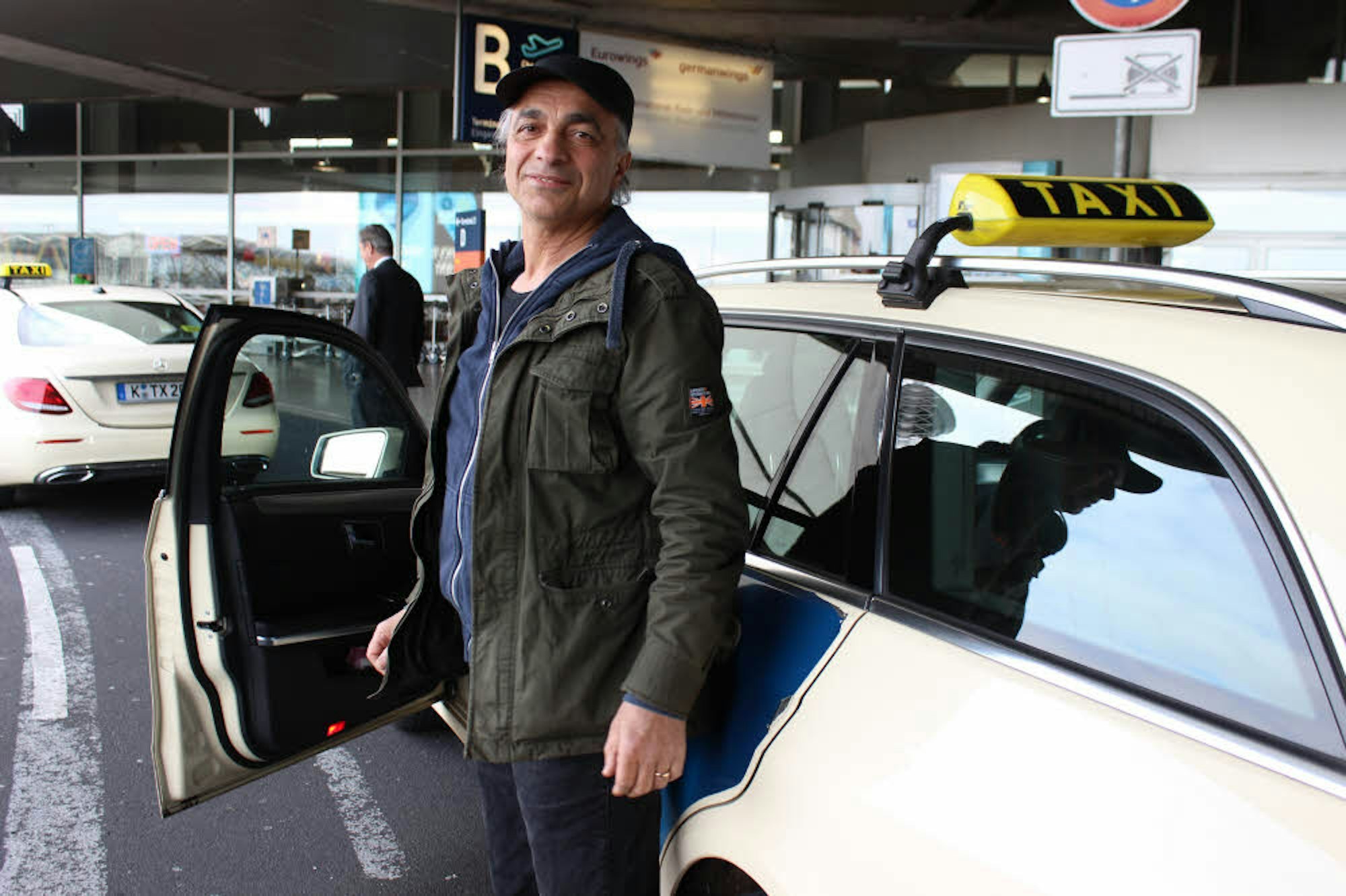 Taxifahrer Sassan Salimi bewertet das System positiv.