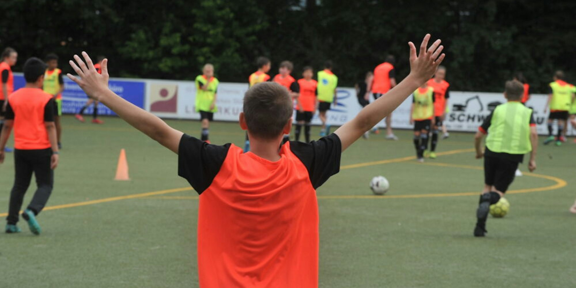 Angehende Fußballprofis: In der Fußballschule lernen die 5- bis 15-Jährigen alle Tricks.