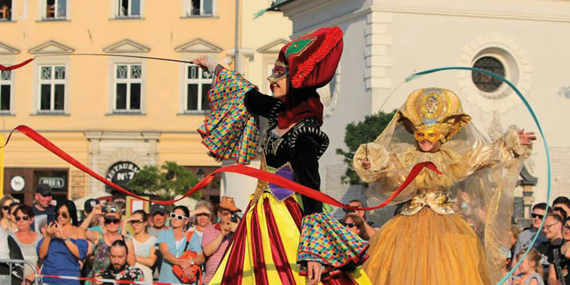 Das Kiev Street Theatre zeigt das Stück „The Dance Pageant“.