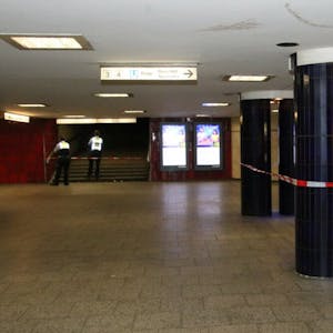 In der Passage der U-Bahn-Station am Ebertplatz kam es am Freitagabend zu einer gewalttätigen Auseinandersetzung.