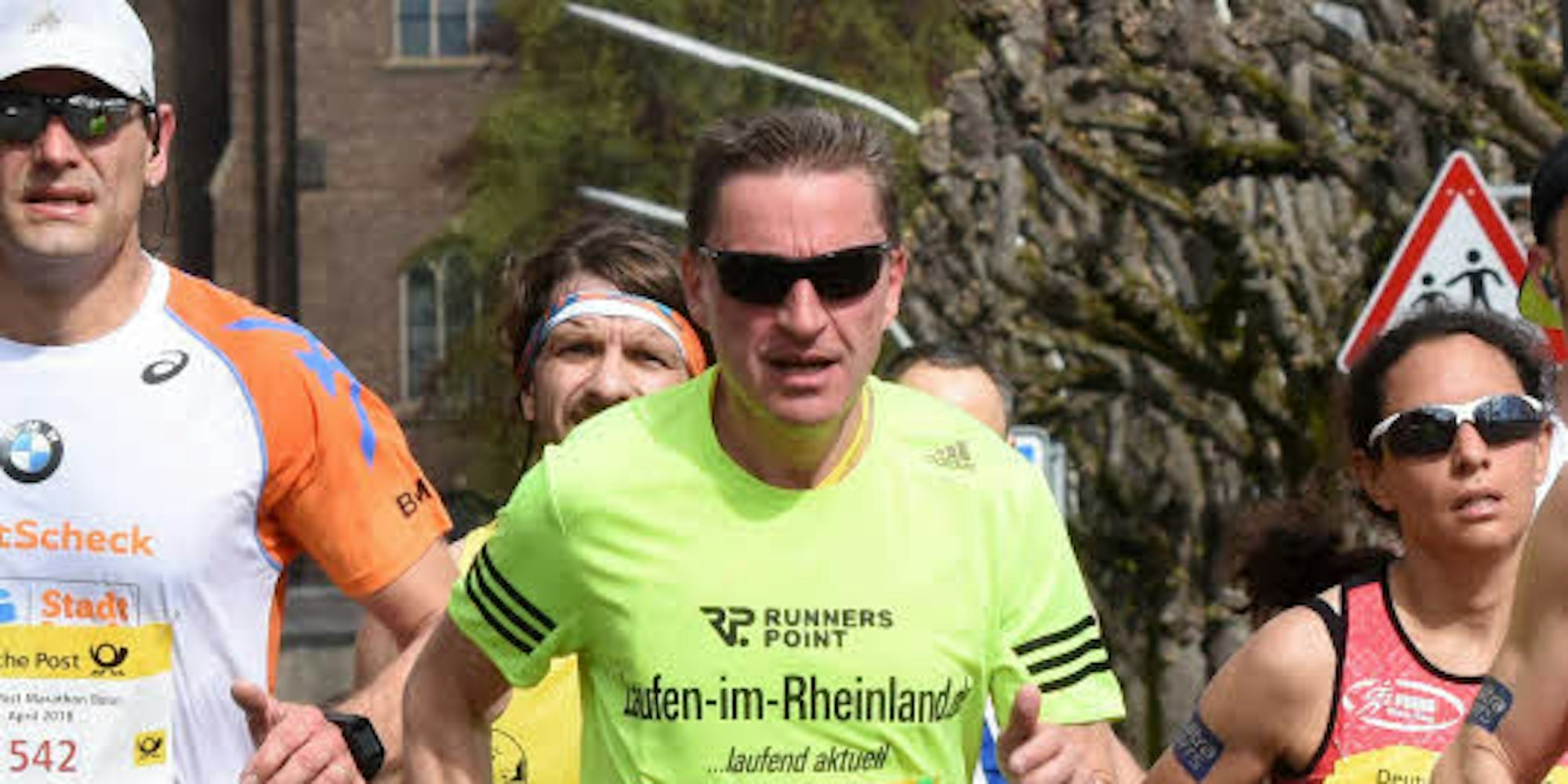 Nur zwei Wochen vor seinem Geburtstag schaffte Joe Körbs die Nummer 49 beim Bonn-Marathon.