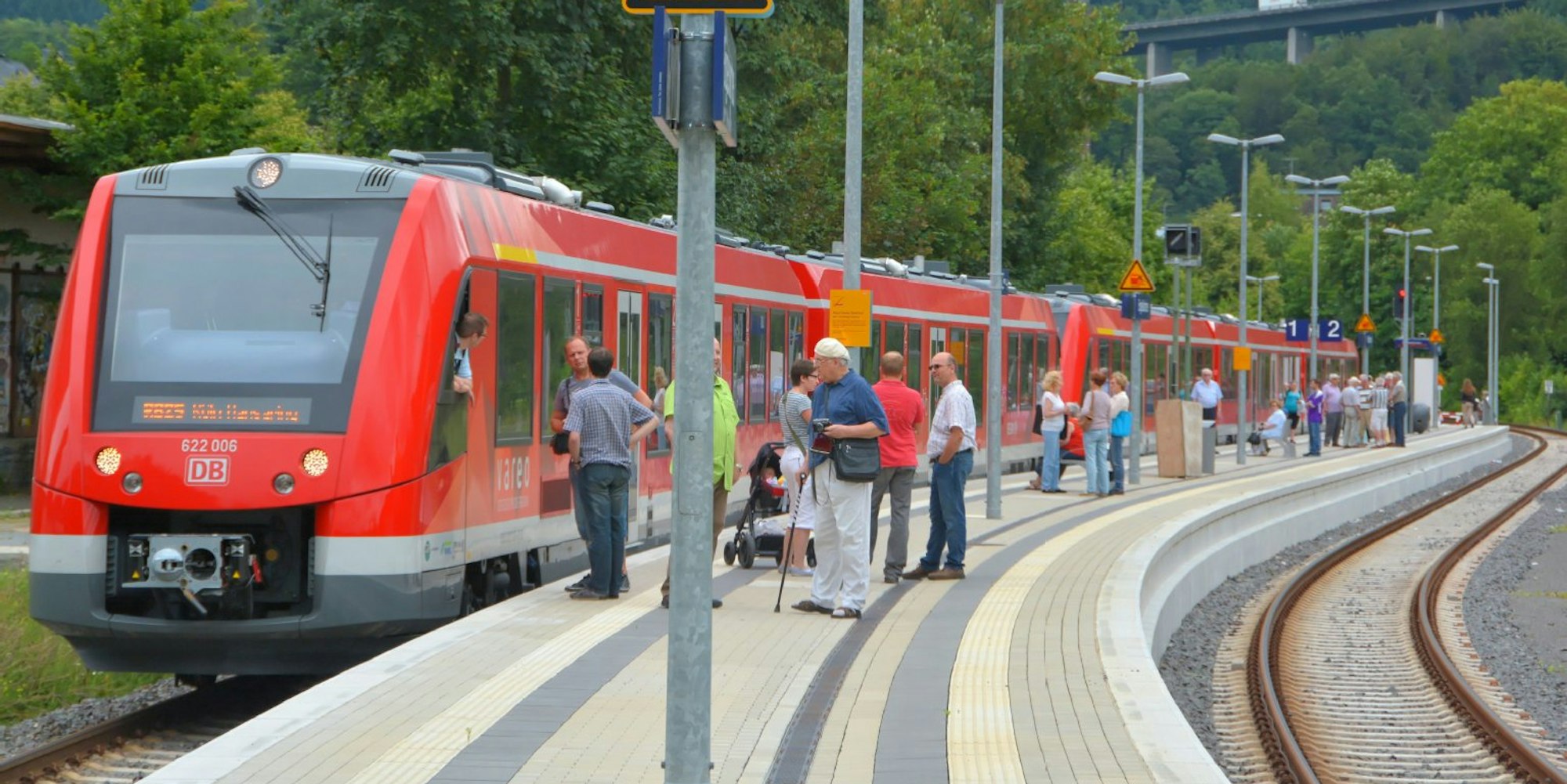 Dieseltriebwagen der Regionalbahn-Linie 25 in Engelskirchen. (Archivfoto)