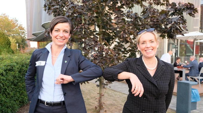 Vor der Stichwahl zur Bürgermeisterin gingen Carolin Weitzel (l.) und Dezernentin Monika Hallstein freundlich miteinander um.