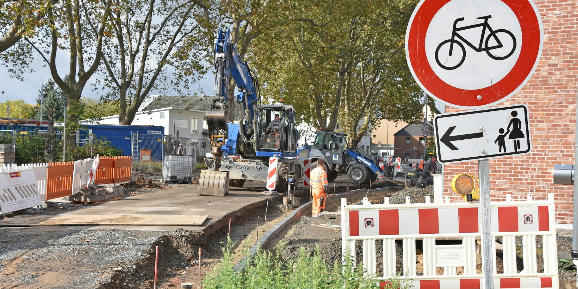 Der Umbau der Hitdorfer Straße schreitet voran.