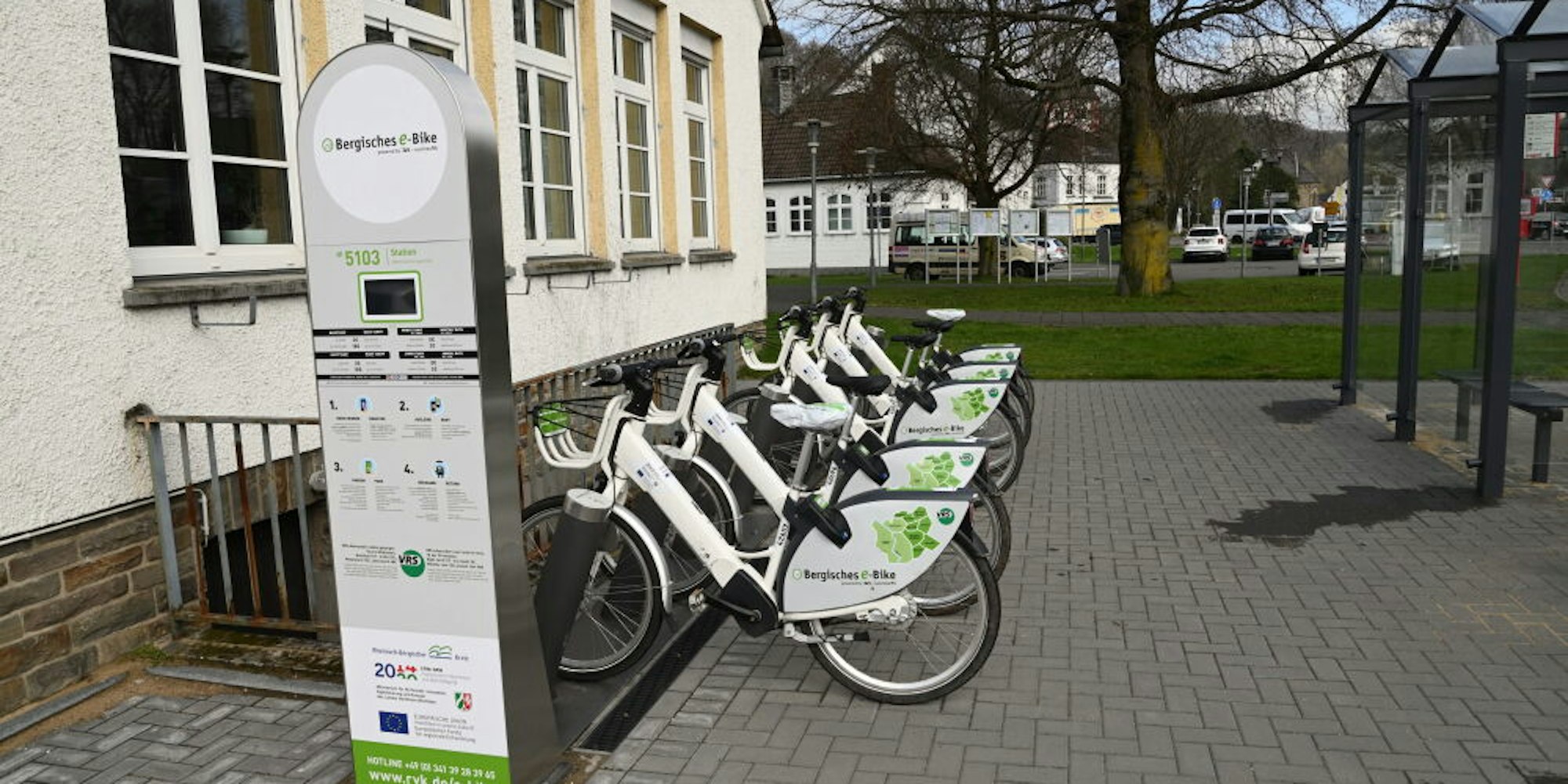 Die Bergischen E-Bikes sind auch in Odenthal ein Renner, hier die Ausleihstation in der Ortsmitte.