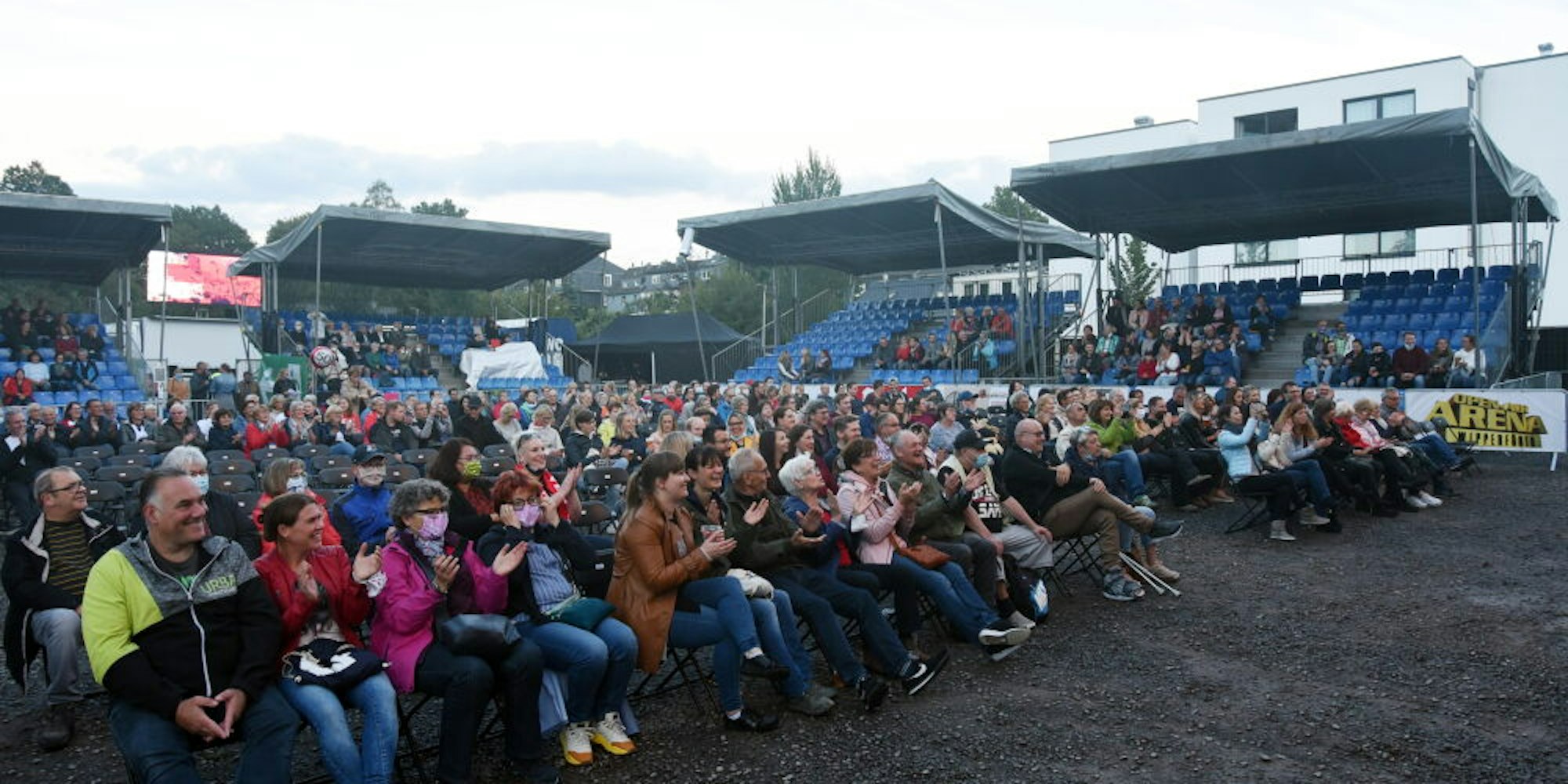 Rund 1000 Sitzplätze bietet die Open-Air-Arena auf den Ohler Wiesen in Wipperfürth.