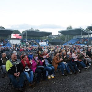 Rund 1000 Sitzplätze bietet die Open-Air-Arena auf den Ohler Wiesen in Wipperfürth.