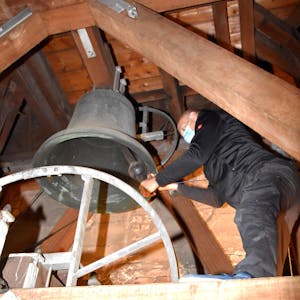 Mutiges Kraxeln im Glockenstuhl erforderte die Montage der Zugseile. Jeder Glöckner hatte zwei der insgesamt sechs Glocken zu bedienen.
