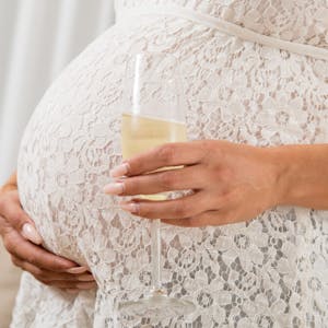Selbst ganz wenig Alkohol in der Schwangerschaft ist gefährlich.