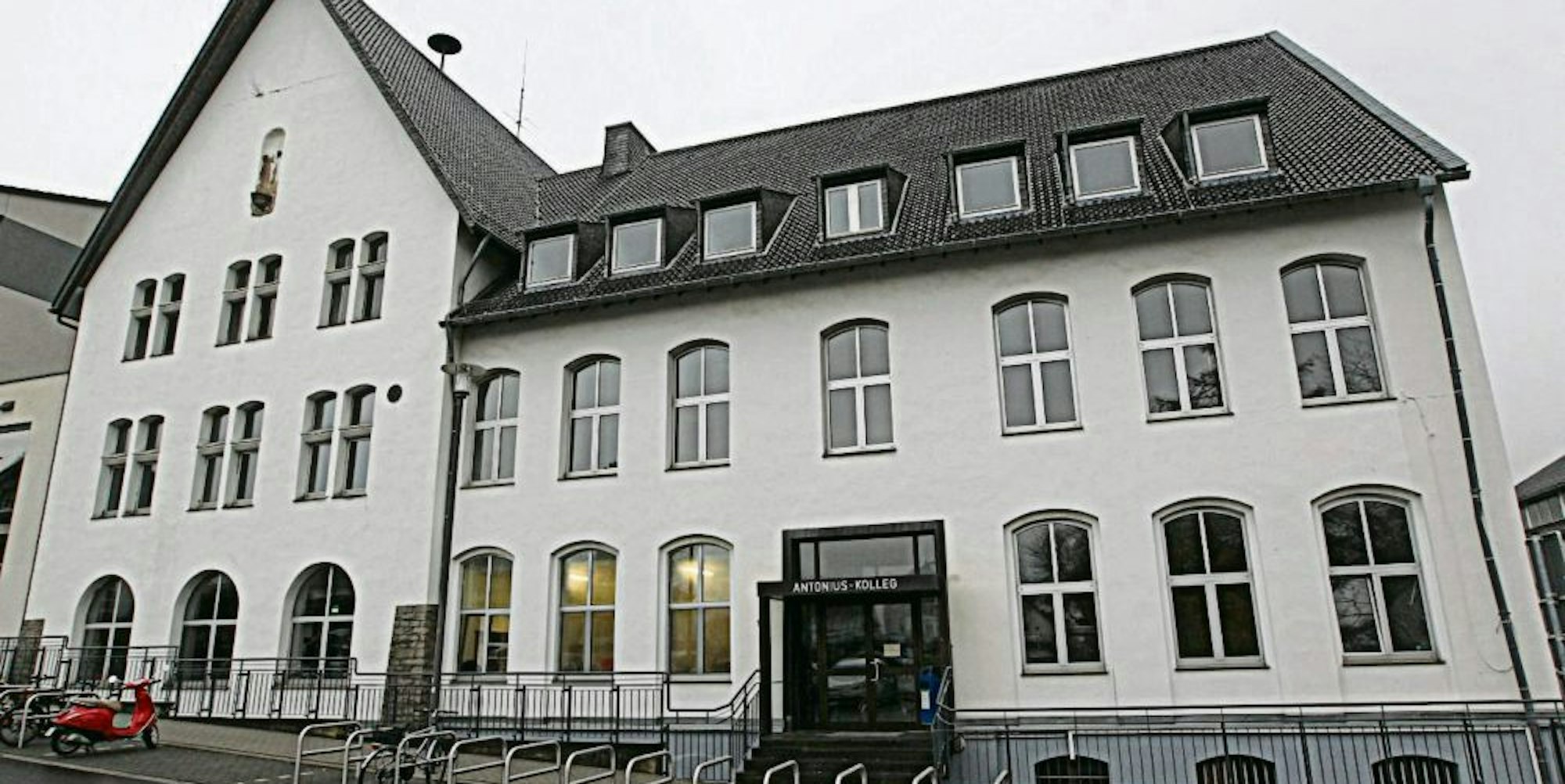 Das Antoniuskolleg in Neunkirchen soll künftig noch mehr außerschulisch genutzt werden. Eine Initiative will das ehemalige Internatsgebäude beleben.