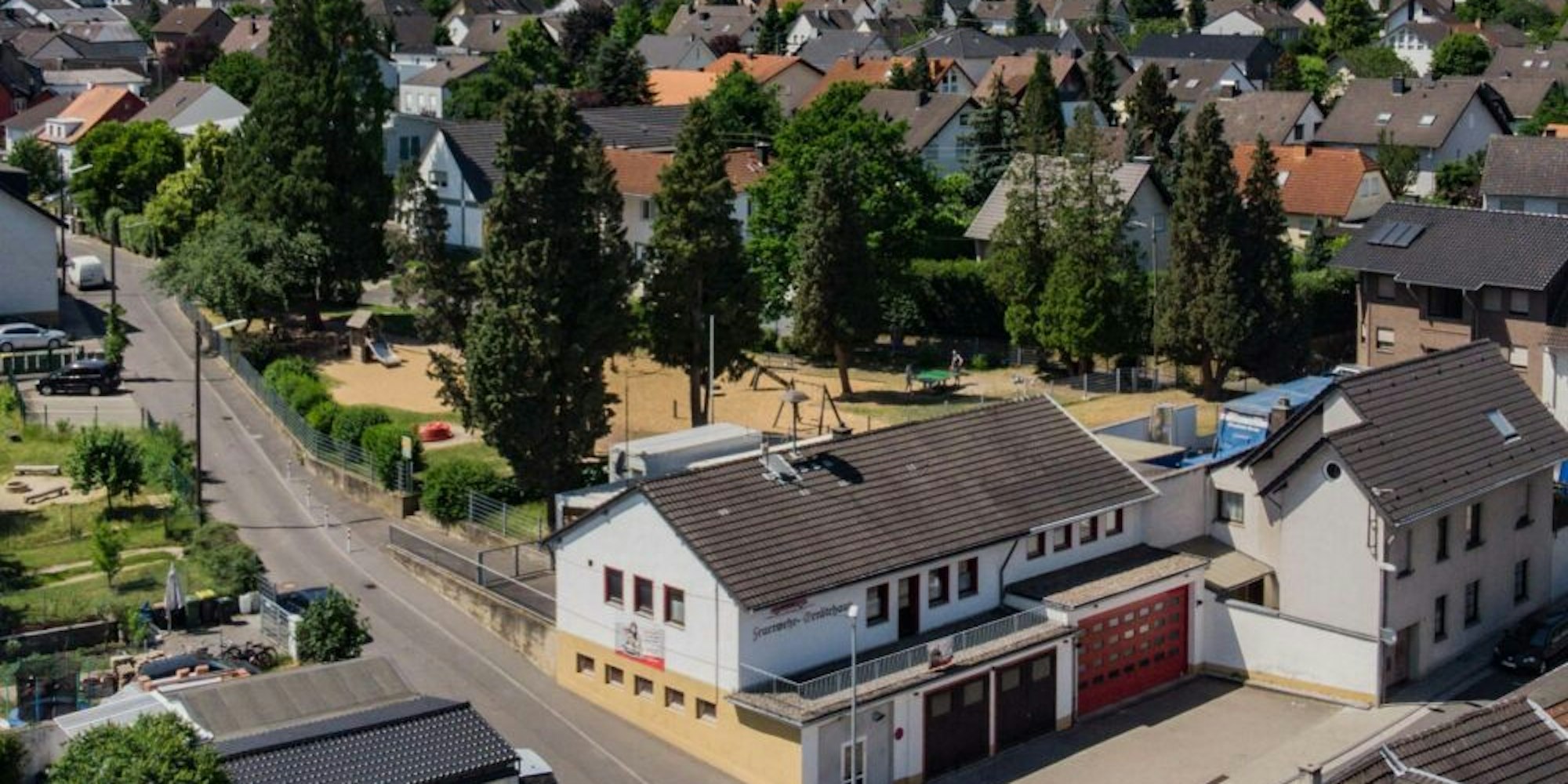 Aus dem Jahr 1958 stammt das mehrfach umgebaute Feuerwehrhaus von Witterschlick.