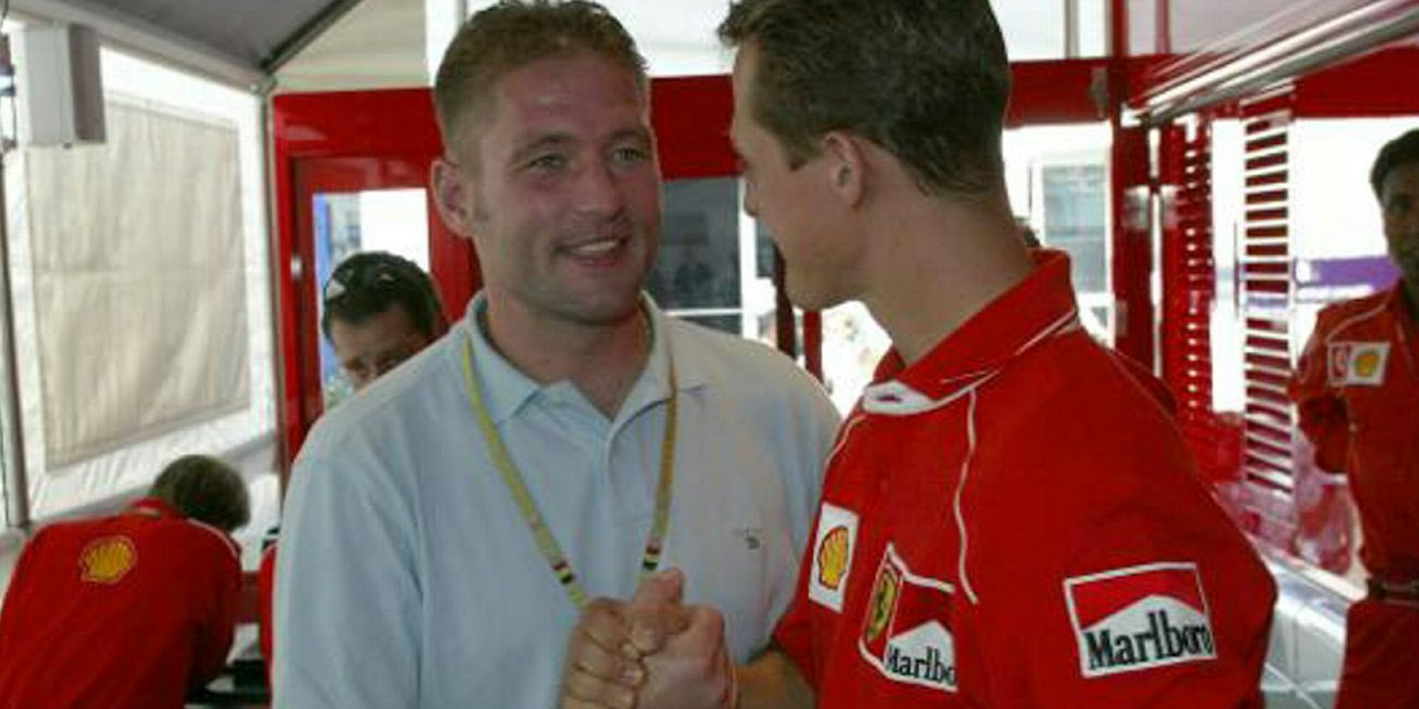 Gute Kumpels: Jos Verstappen traf Schumi 2002 in Spa und seither auch oft auf der Kartbahn. Dort managt er derzeit seinen 14-jährigen Sohn Max.