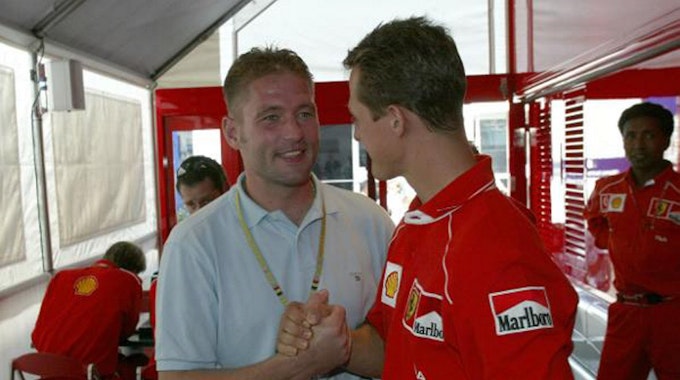 Gute Kumpels: Jos Verstappen traf Schumi 2002 in Spa und seither auch oft auf der Kartbahn. Dort managt er derzeit seinen 14-jährigen Sohn Max.