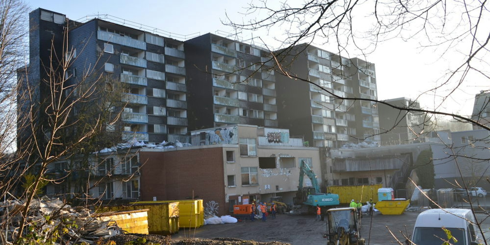 Der Abbruch des ungeliebten Merkur-Komplexes in der Waldbröler Innenstadt läuft auf Hochtouren. Die Vergabe der Abbrucharbeiten war 2019 eine der wichtigsten Entscheidungen in der Stadt.