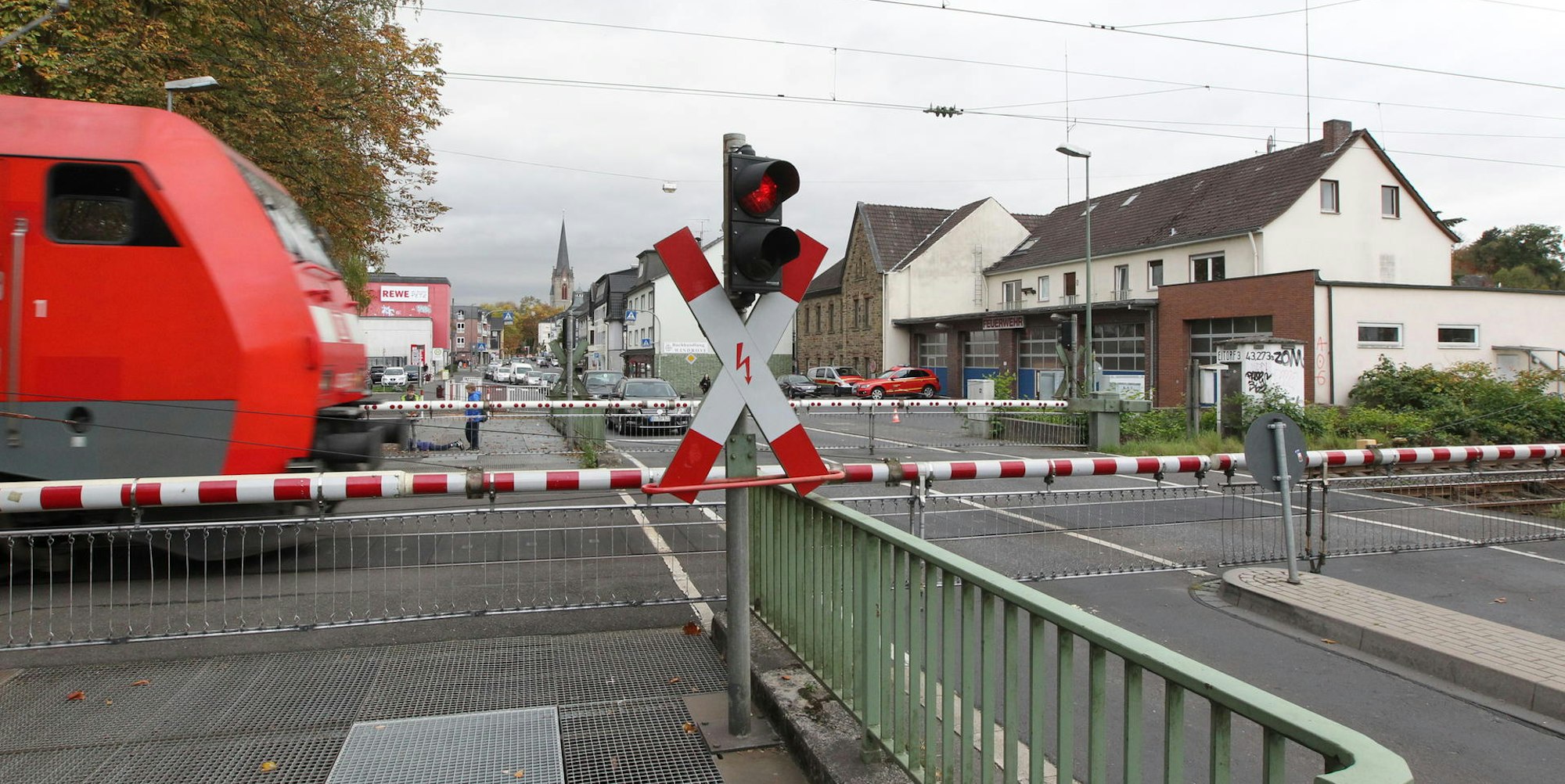 Auf den Bau einer Unterführung, die den Bahnübergang an der Brückenstraße ersetzt, warten die Eitorfer Planer bislang vergebens.