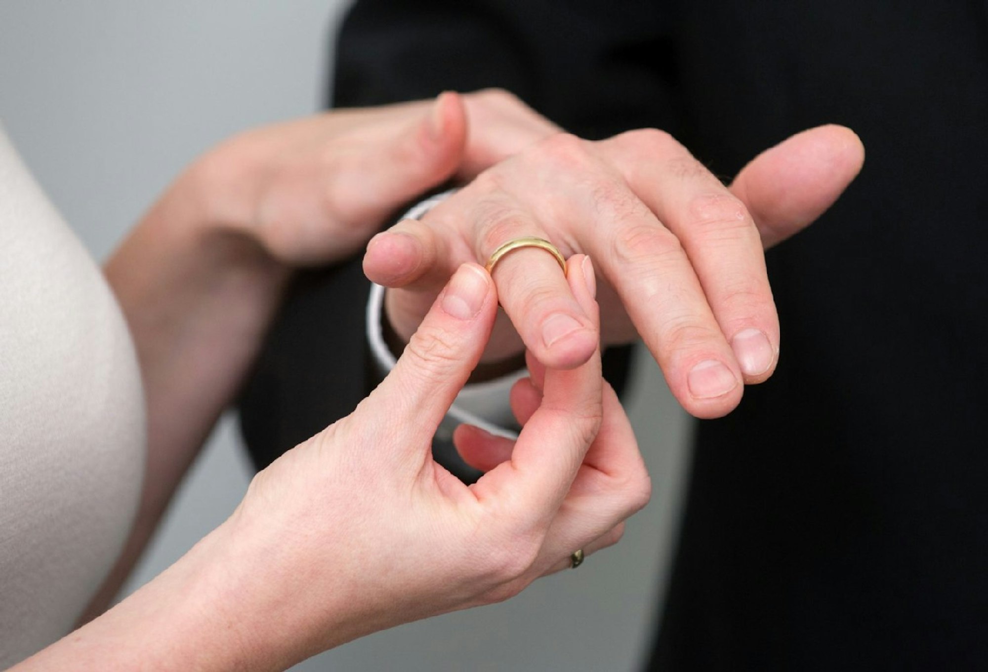 Mit der Eheschließung werden die Partner untereinander unterhaltspflichtig und tragen damit füreinander Verantwortung.
